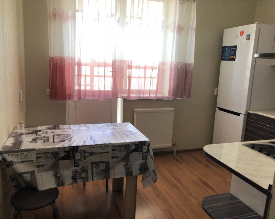 Посуточно на левом берегу, медцентры, Хан шатыр