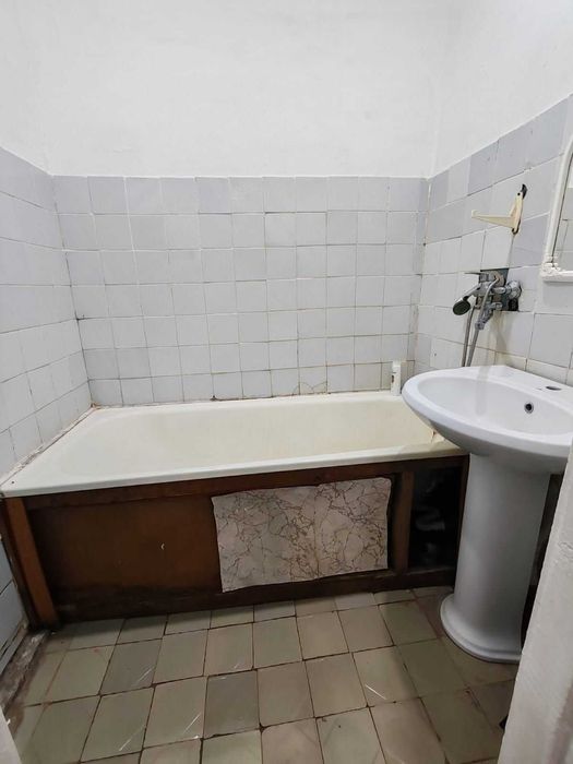 продается  1 комн кв  р-н Кунаева