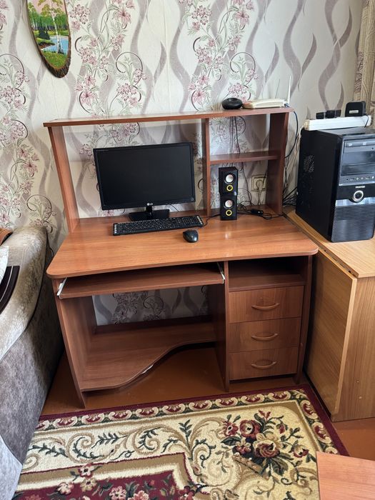 Компьютерный стол