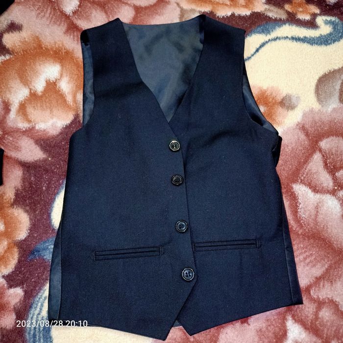 Продам костюм на мальчика классика