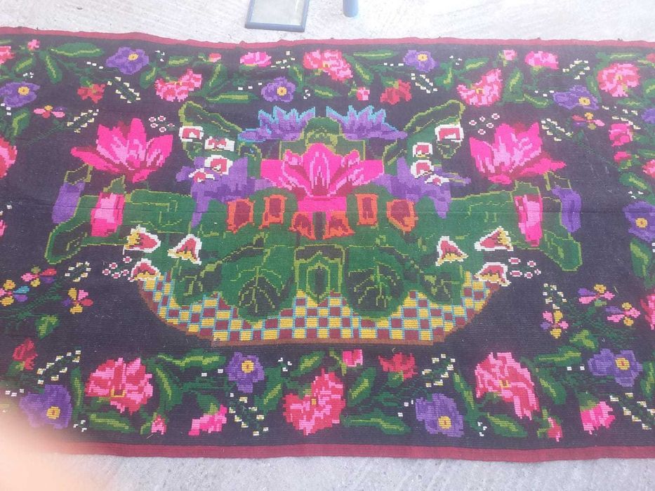 Oferta! Covor traditional din lână, țesut în război, stare impecabilă