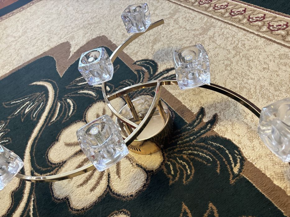 Продам люстры в хорошем состояние