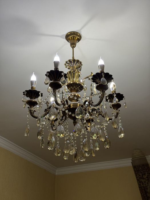 Продам хрустальную люстру