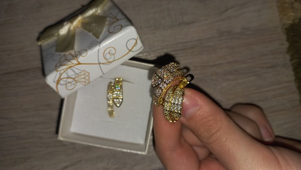 Украшения: серёжки,кольцо