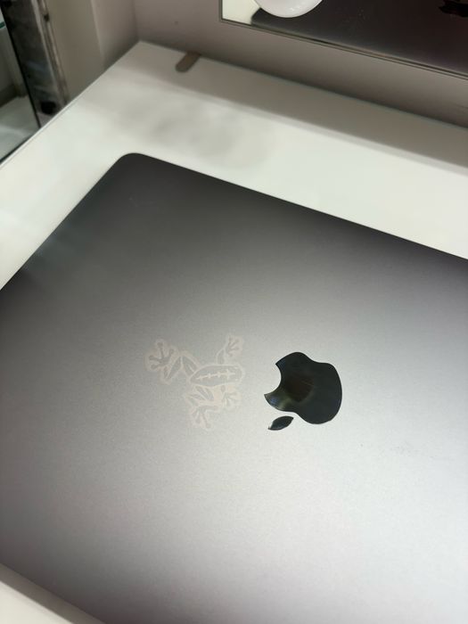 Macbook pro 2019 13-inch