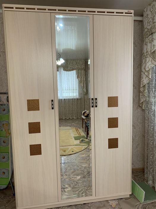 Продам плательный шкаф