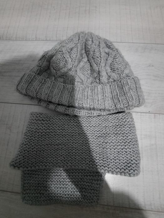 Шапка с шарфом вязанная очень теплая