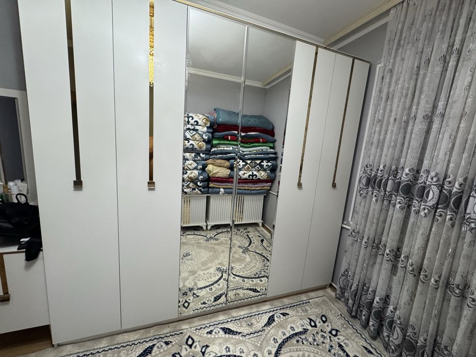 Шкаф 6 есікті. Таза ұсталған, тиімді бағада