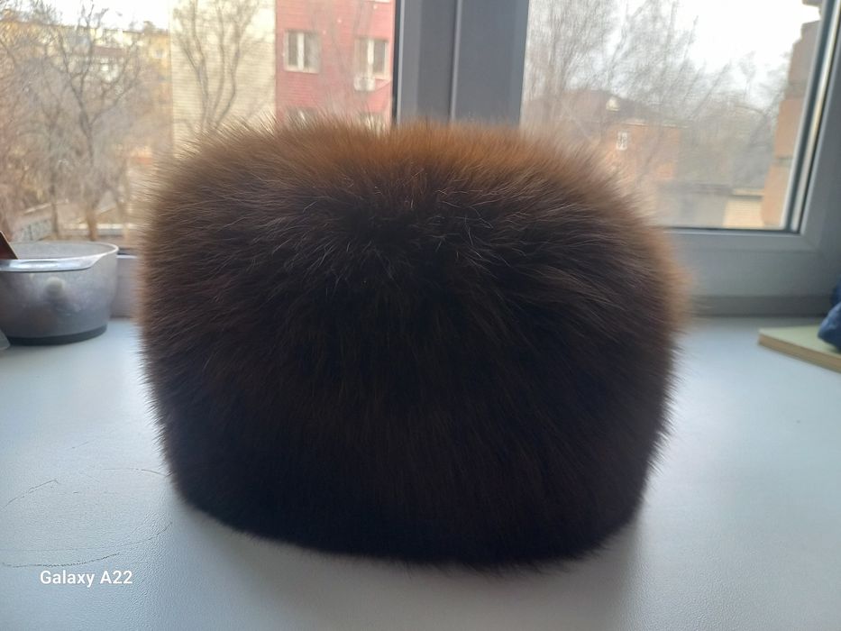 Продам женскую зимнюю шапку