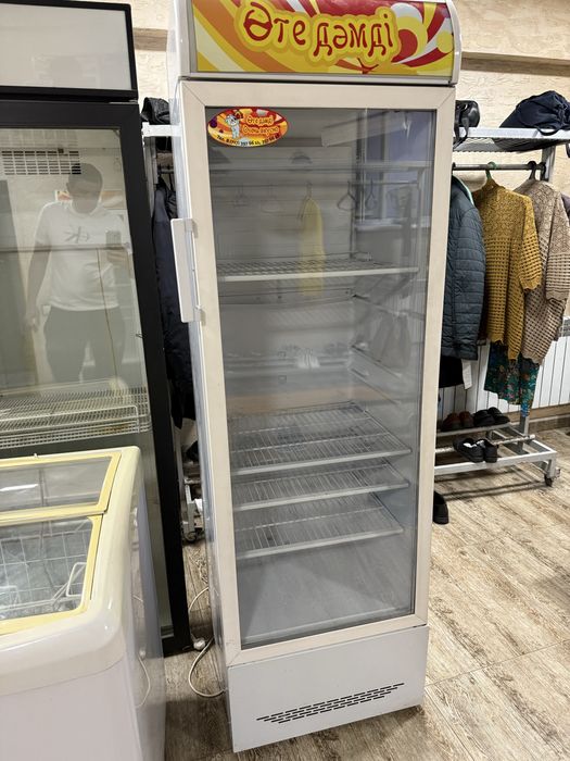 Холодильный шкаф Бирюса