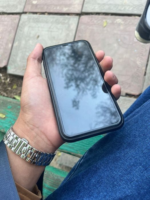 Айфон 11 қара түсте 64 помять