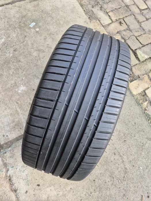 O bucată 275/35 R22 vară - una Michelin Continental