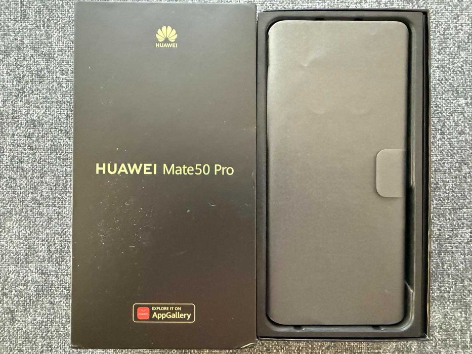 Продавам изключително запазен Huawei Mate 50 Pro