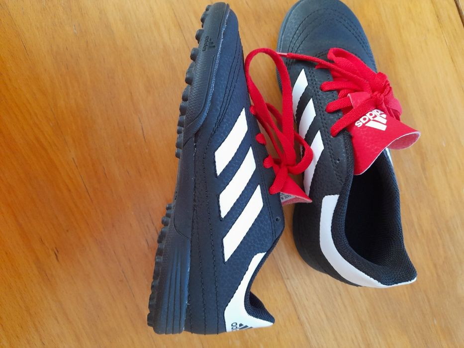 Детски бутонки Адидас