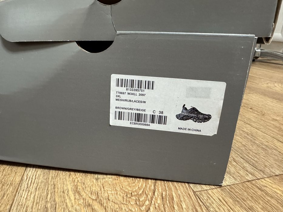 Продам кроссовки 3xl