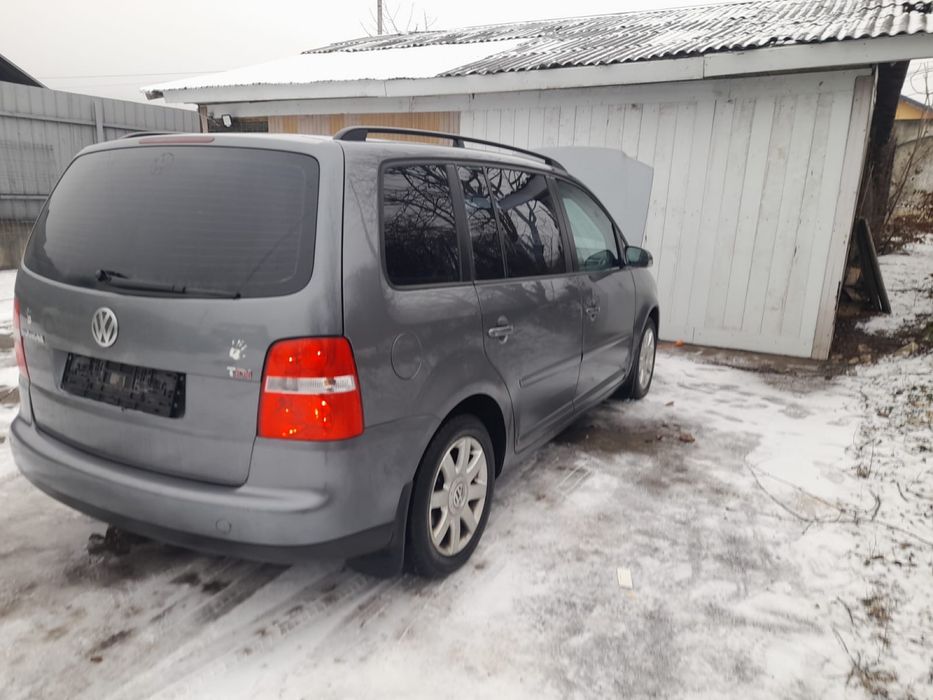 Volkswagen Touran diesel, 2.533 € — imagine 5