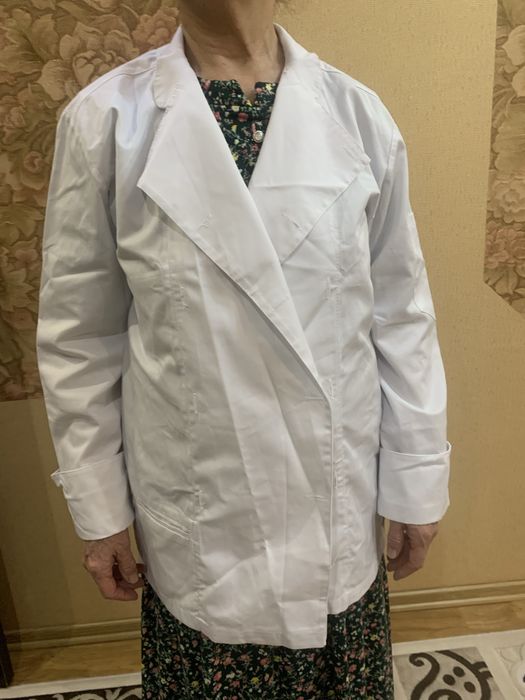 Продам белые халаты