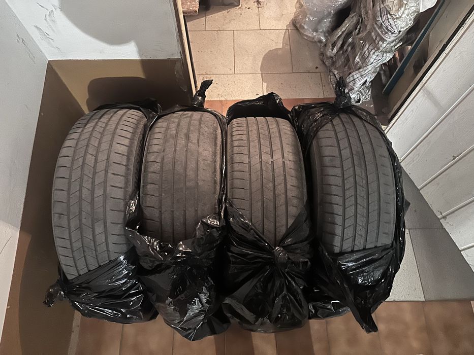 Летняя резина Bridgestone T005 215/55/17 размер. Комплект 4 штуки.