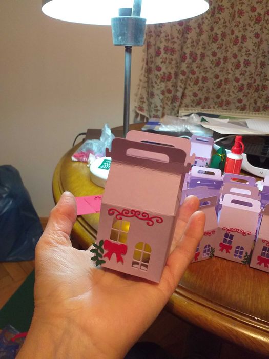 Cutii din carton pentru bomboane si prajituri, pentru nunti  botezuri.