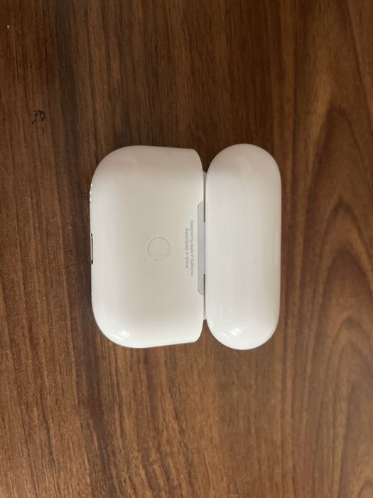 apple air pods.