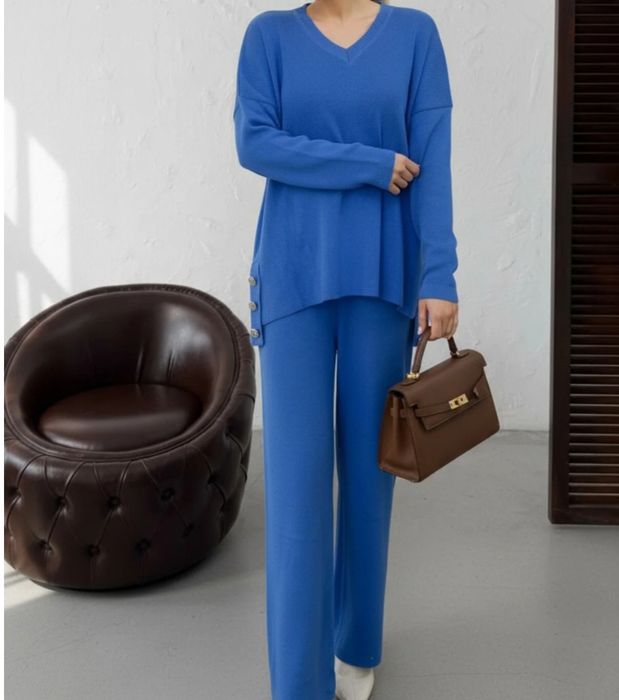 Vand set tricot dama ..Mărime Universala. Potrivit pentru..S,M,L,XL