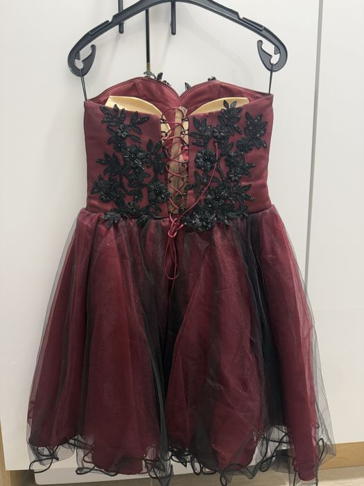 Абитуриентска рокля