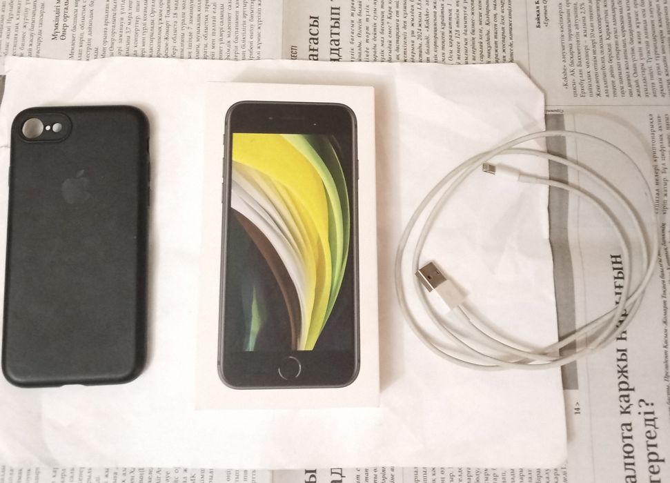 Айфон се 2 поколение (2022)