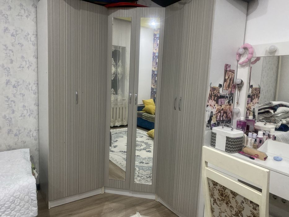 Угловой шкаф для одежды