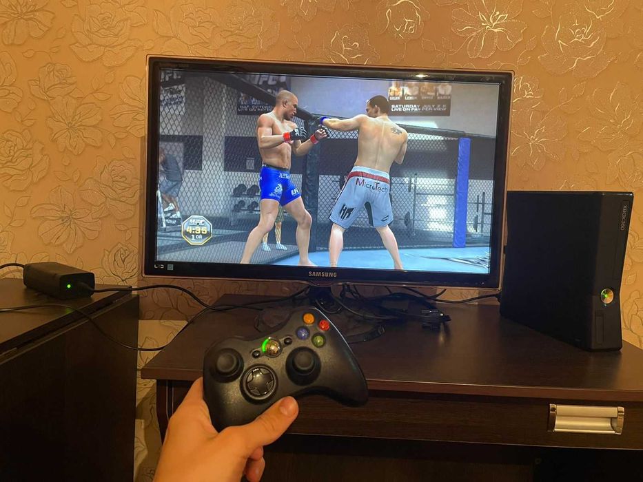 Xbox 360 slim с коробкой