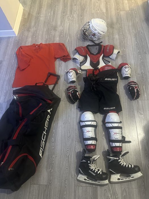 Продам форму хоккейную!