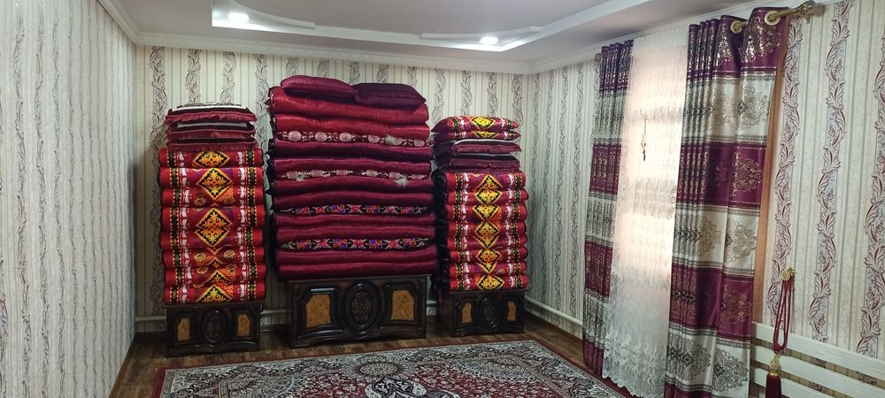 Уй сотилади 12 сотих, 7 хона, ошхoна,санузел,хаммом