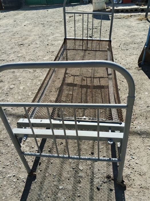 Железный кровать размер 1,90-0,70