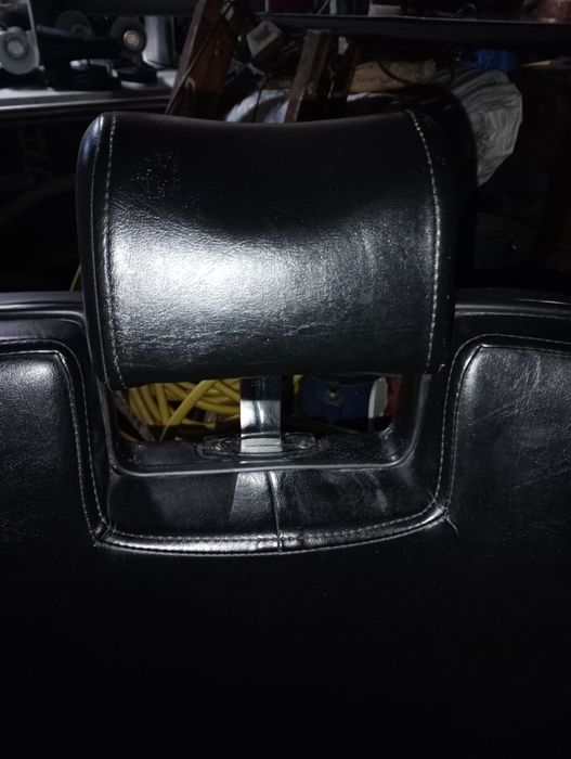 2 Броя Бръснарски столове