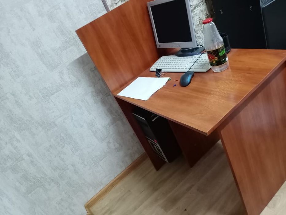 Продам компьютерный стол