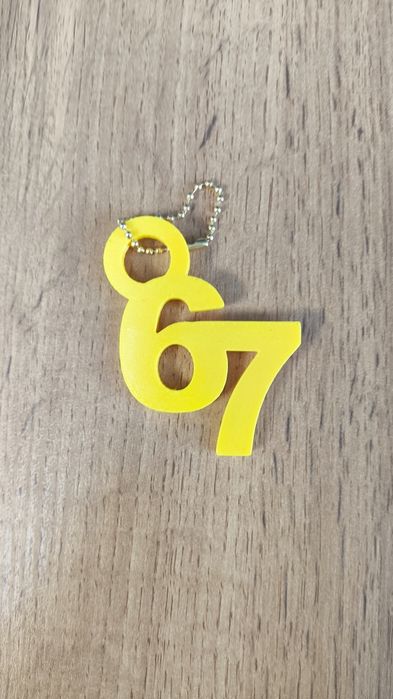 Брелок "six seven" 67