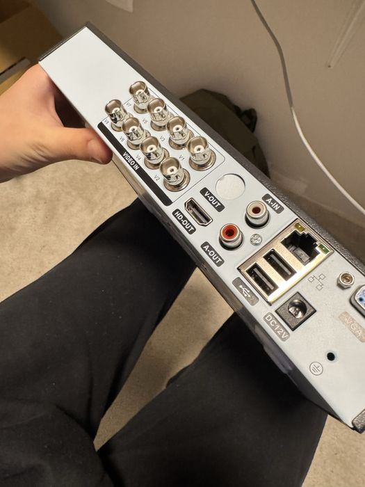 8 бр камери за видеонаблюдение + записващо у-во