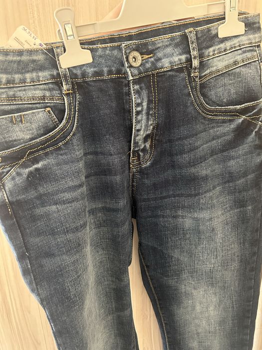 Мъжки дънки с етикет