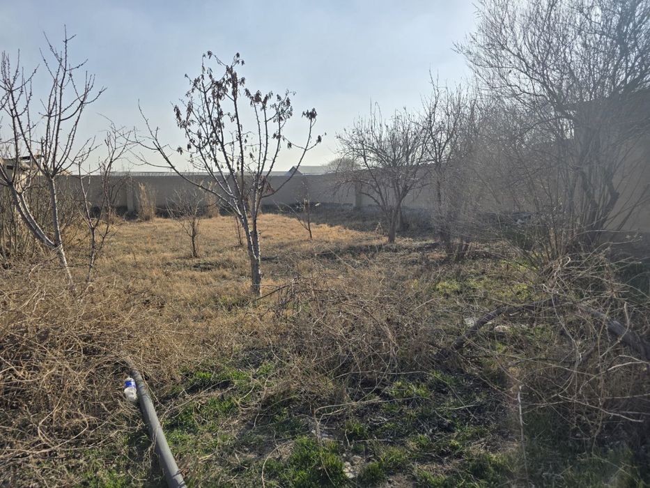 Navoiy shahar Uyrot yo’lni usti hovli sotiladi