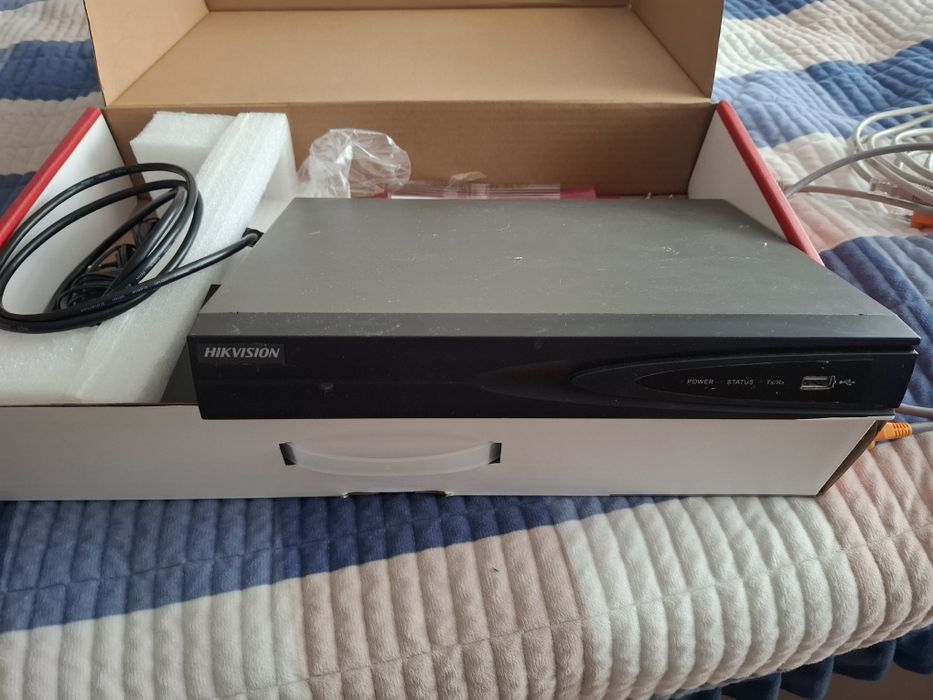 Vând sistem supraveghere video Hikvision