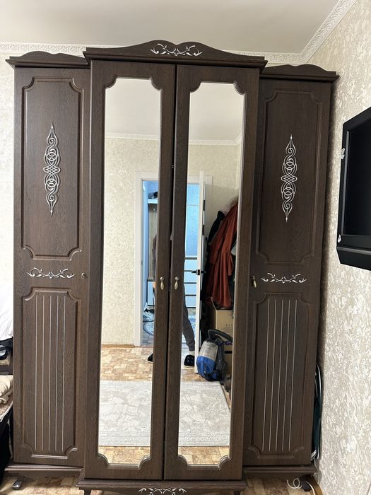 Продам шкаф в идеальном состоянии .
