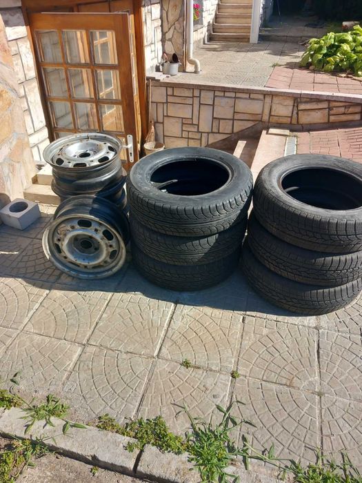 Продавам гуми и  джанти за Голф 3, употребявани,запазени