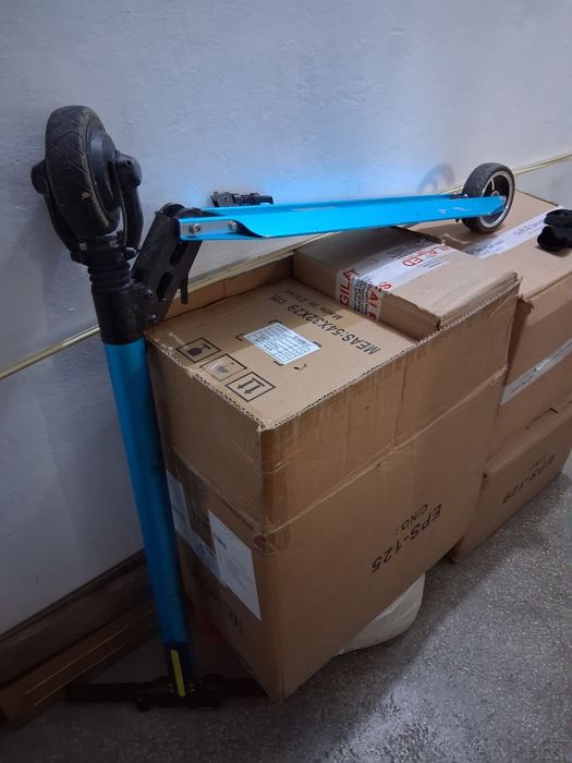 Trotineta electrica( 1 buc sau ambele ) 300 ..ne testate