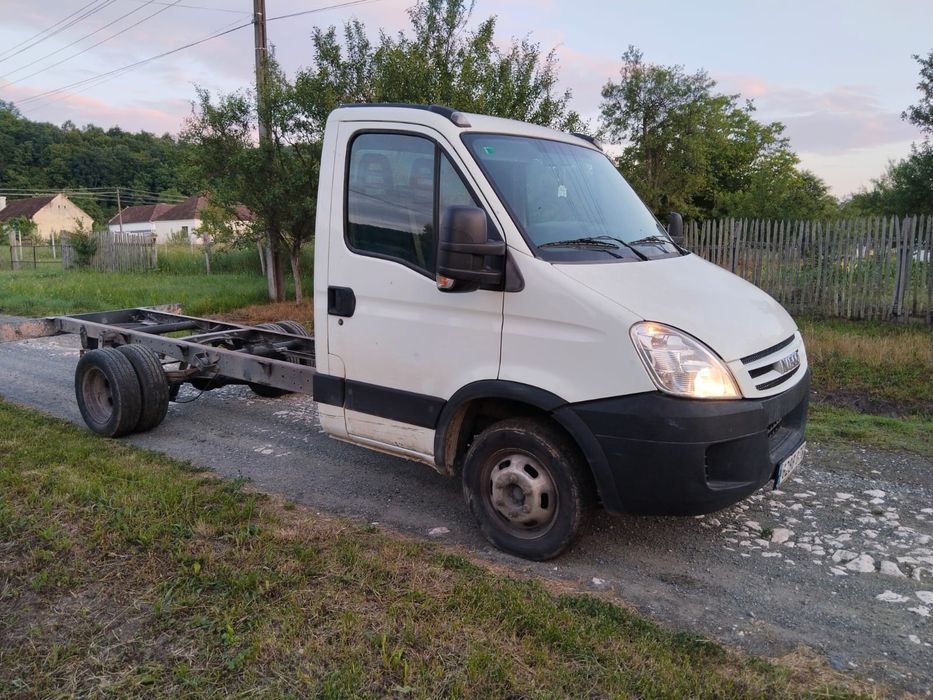 Vand două Iveco șasiu