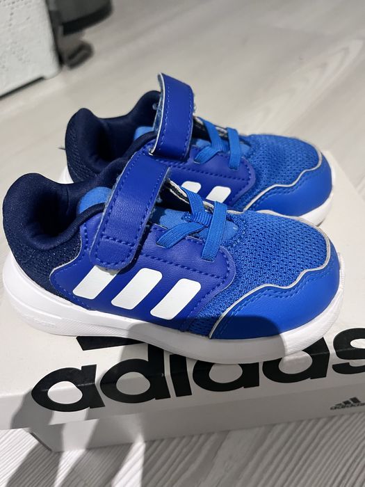 Маратонки адидас