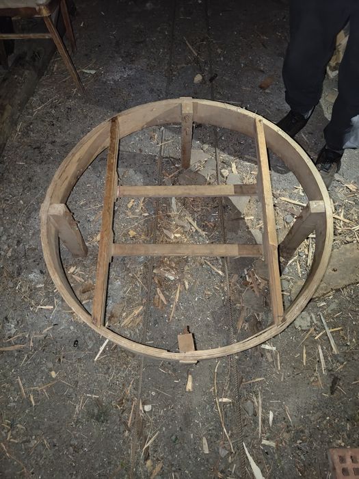 Здравствуйте, продам стол казахский.