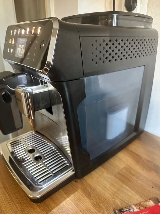 Кафеавтомат Philips EP5547/90 LatteGo