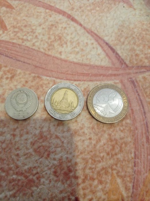 Монеты колекционные по 600