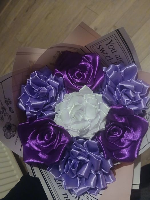 Trandafiri si dalii din satin lucrate manual