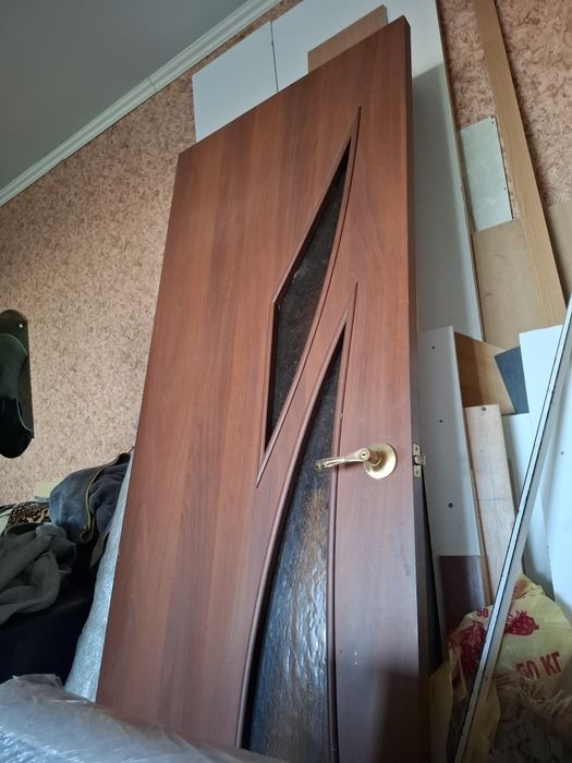 Продам 2 двери  дёшево