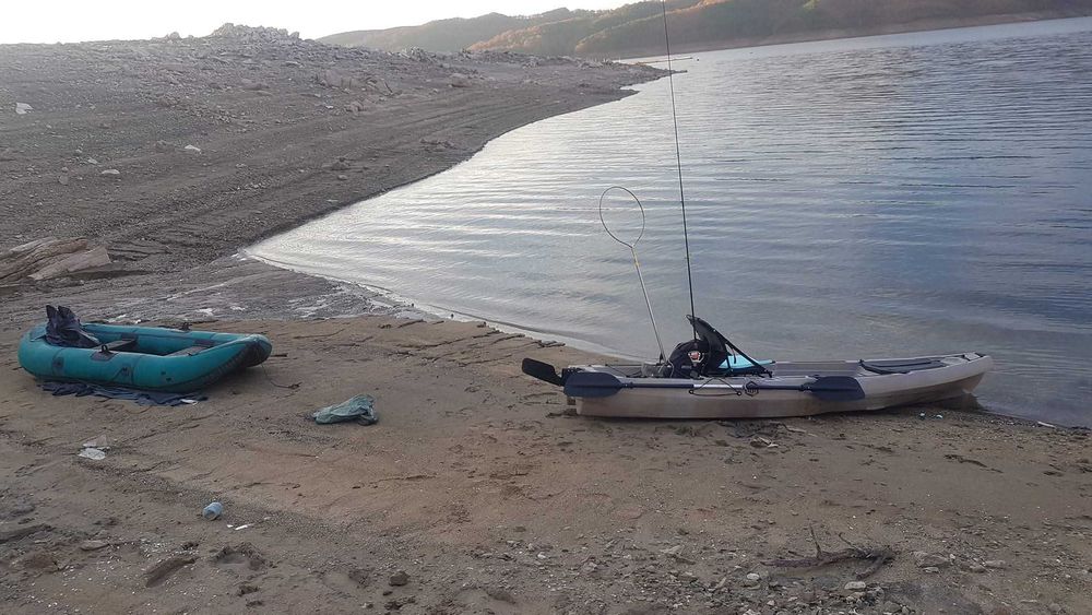 Каяк за риболов и разходки с плавници и педали